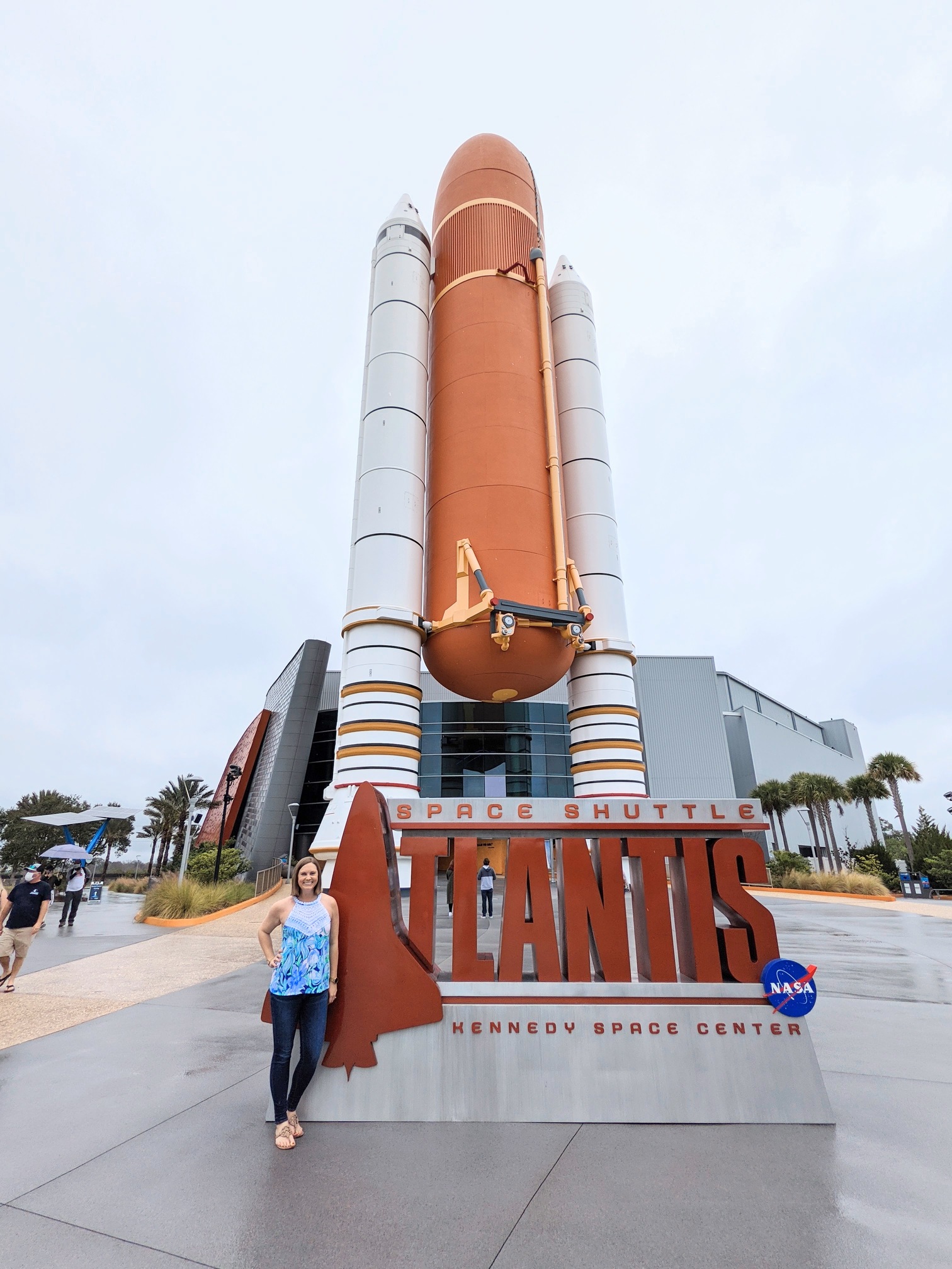 how many hours to visit kennedy space center